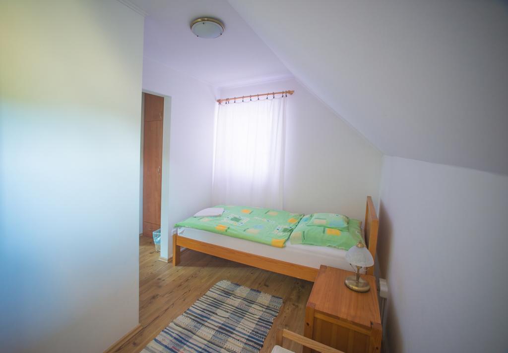 Juhfark Fogado Es Borhaz Bed & Breakfast Balatoncsicso Exterior photo