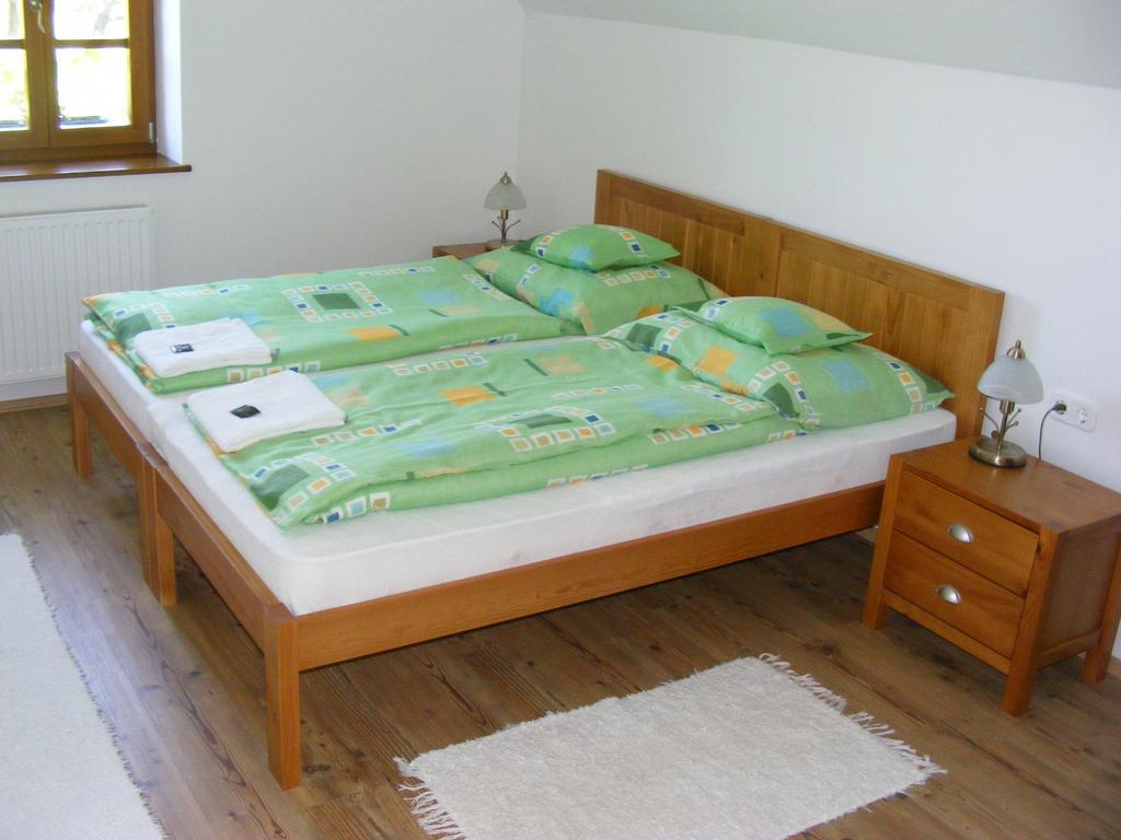 Juhfark Fogado Es Borhaz Bed & Breakfast Balatoncsicso Exterior photo